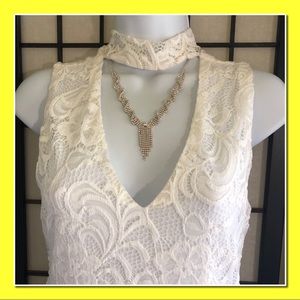 NWT Beautiful White Lace Fitted Dress💕